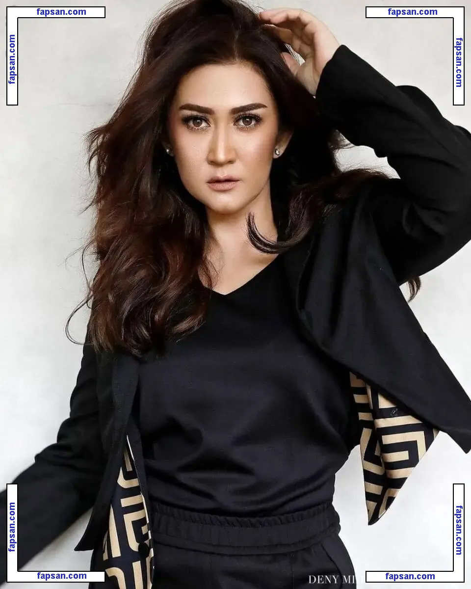 Nafa Urbach nude photo #0002 from OnlyFans