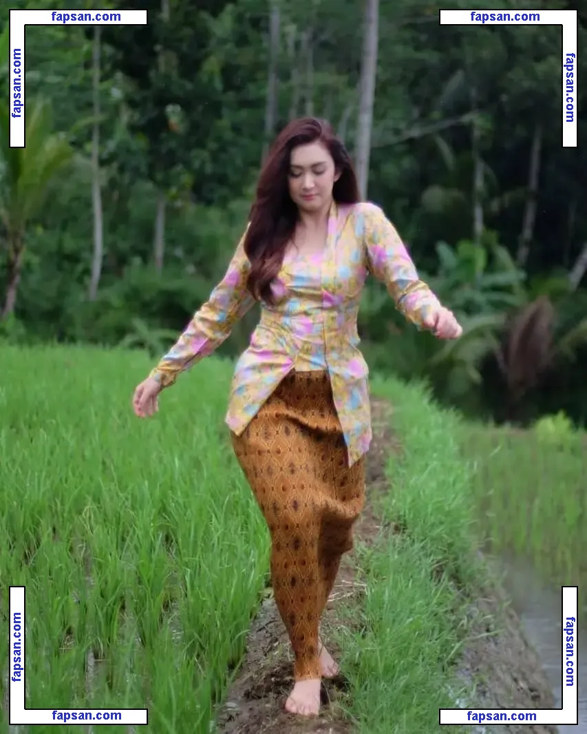 Nafa Urbach nude photo #0004 from OnlyFans