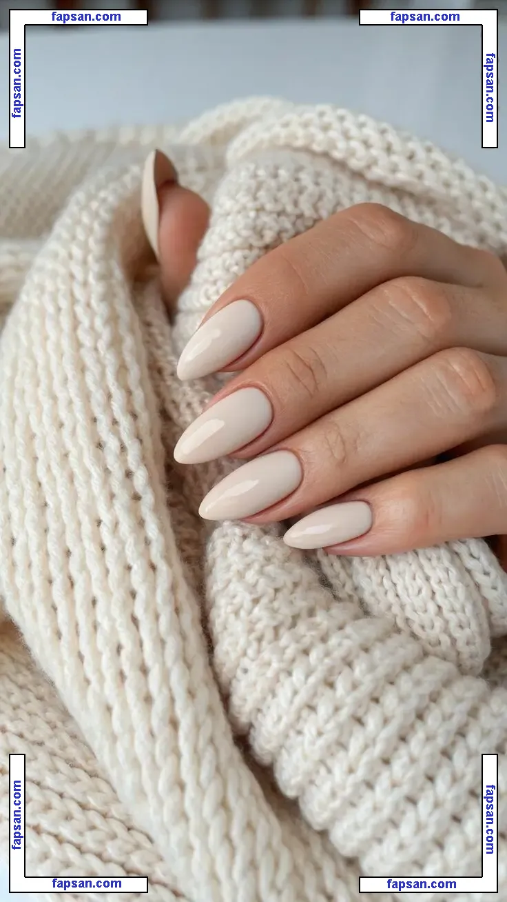 Nafa Urbach nude photo #0008 from OnlyFans