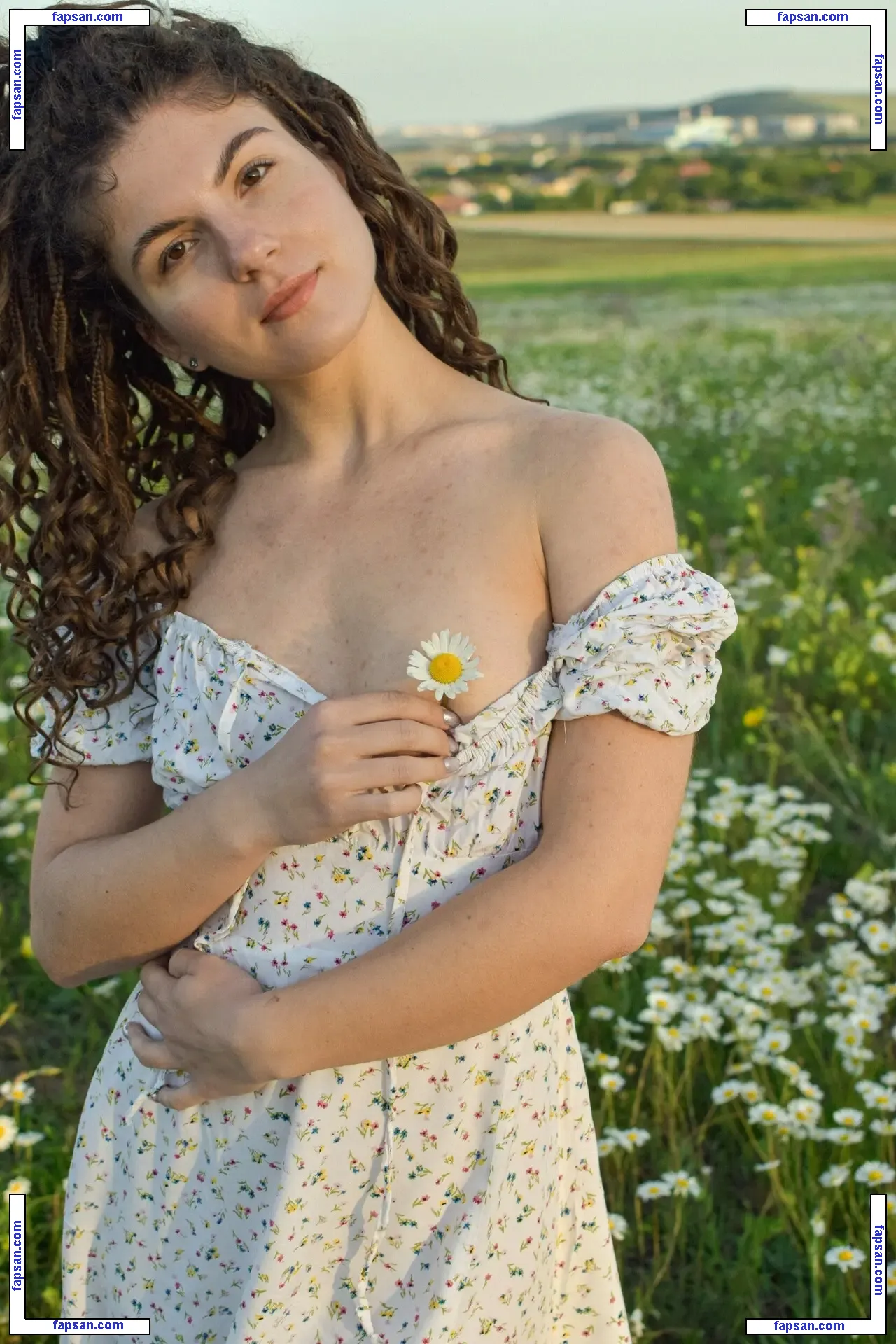 Nakedsunflower голая фото #0021 с Онлифанс