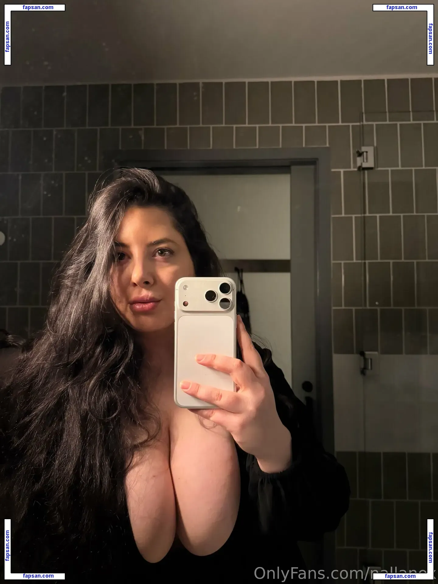 Nalla Nox nude photo #0003 from OnlyFans