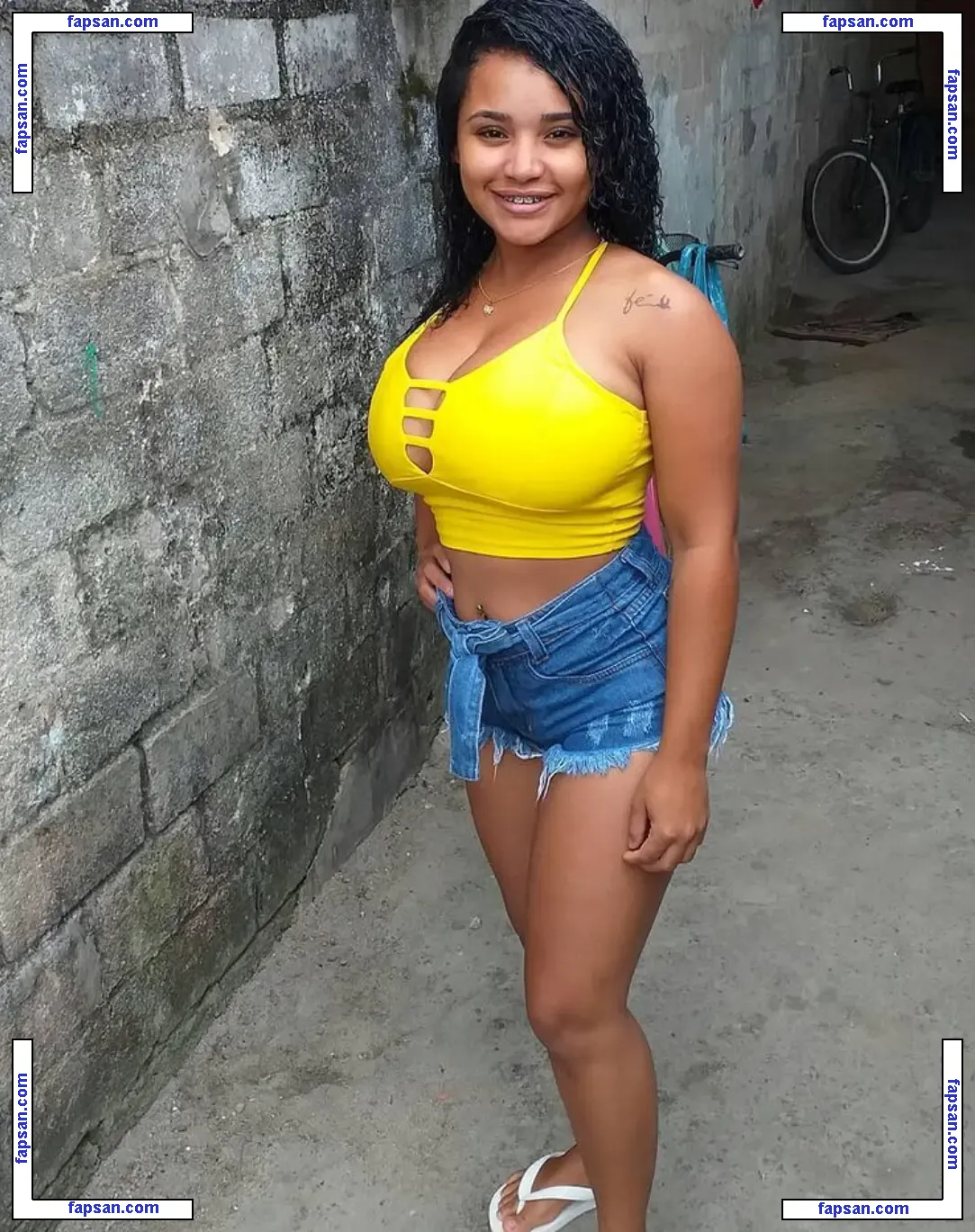 Nanah Rodrigues nude photo #0004 from OnlyFans