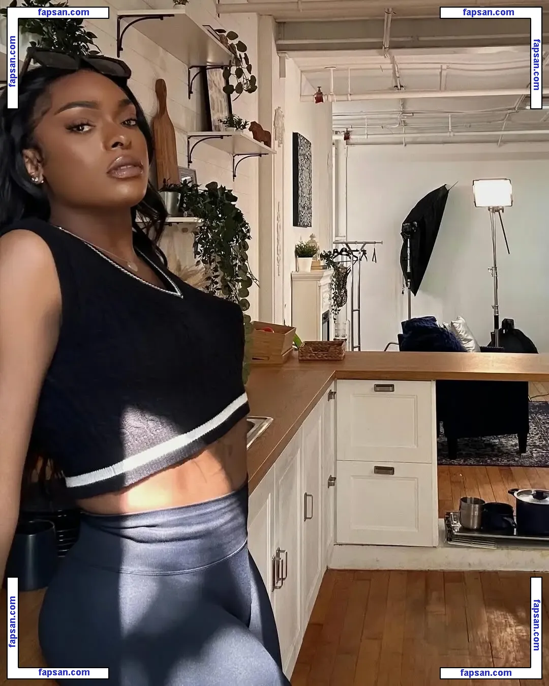 Naomi Whistledown голая фото #0005 с Онлифанс