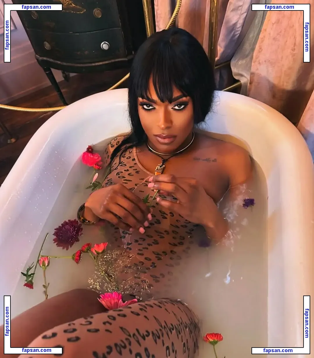 Naomi Whistledown голая фото #0018 с Онлифанс