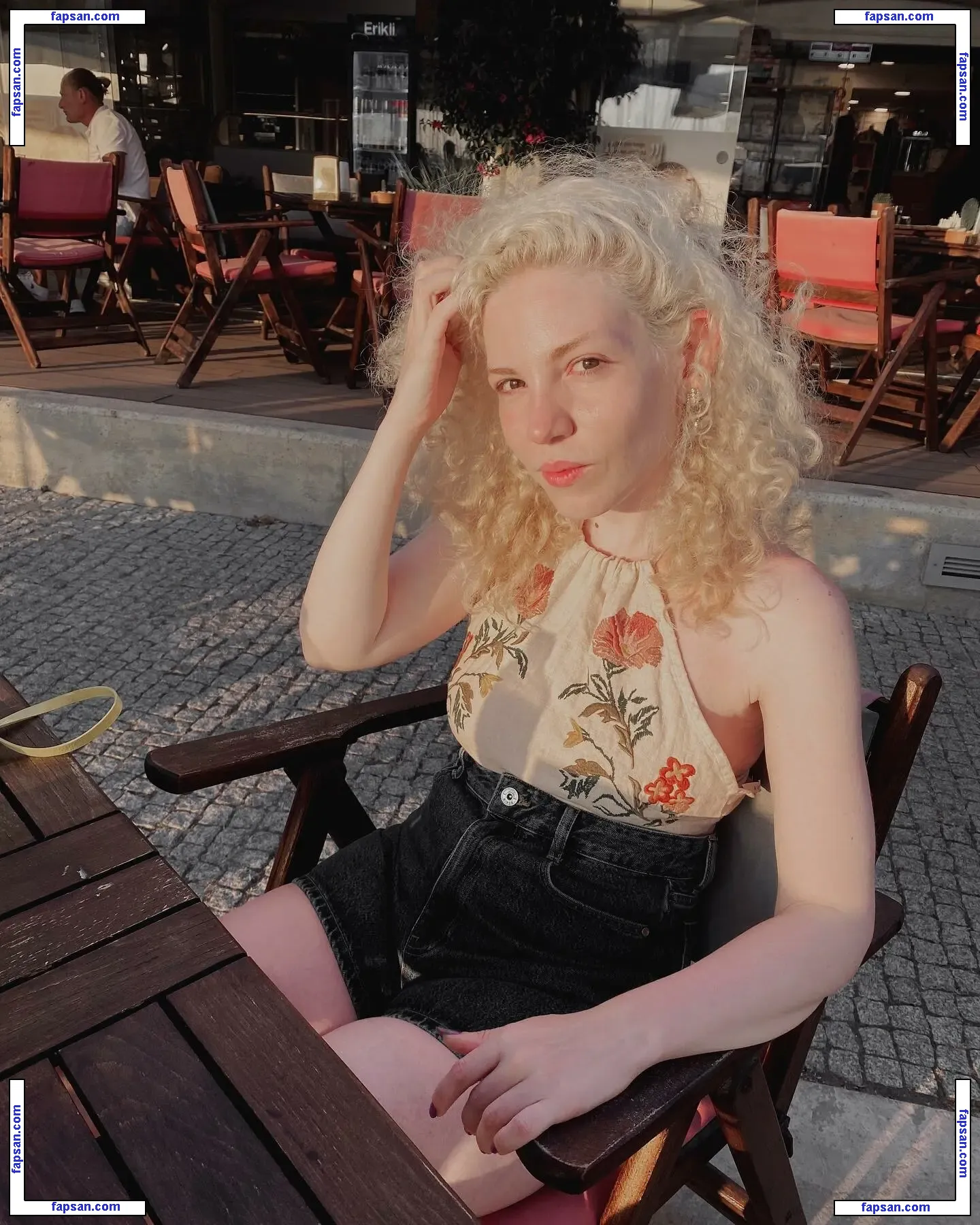 napiyoruzbizki голая фото #0003 с Онлифанс