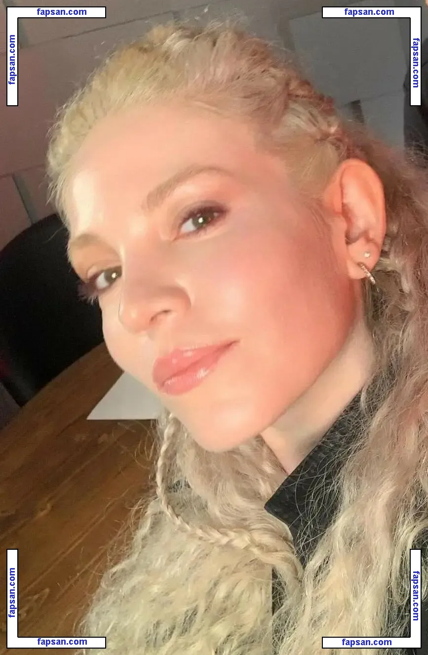 napiyoruzbizki голая фото #0005 с Онлифанс