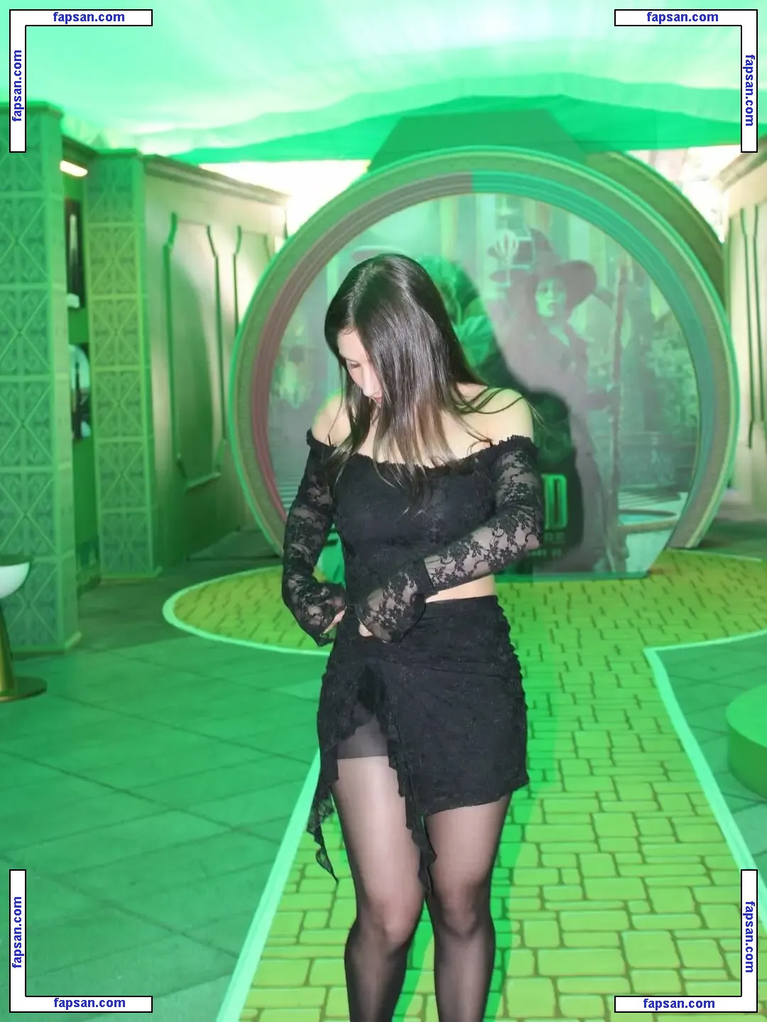 Nashla nude photo #0003 from OnlyFans