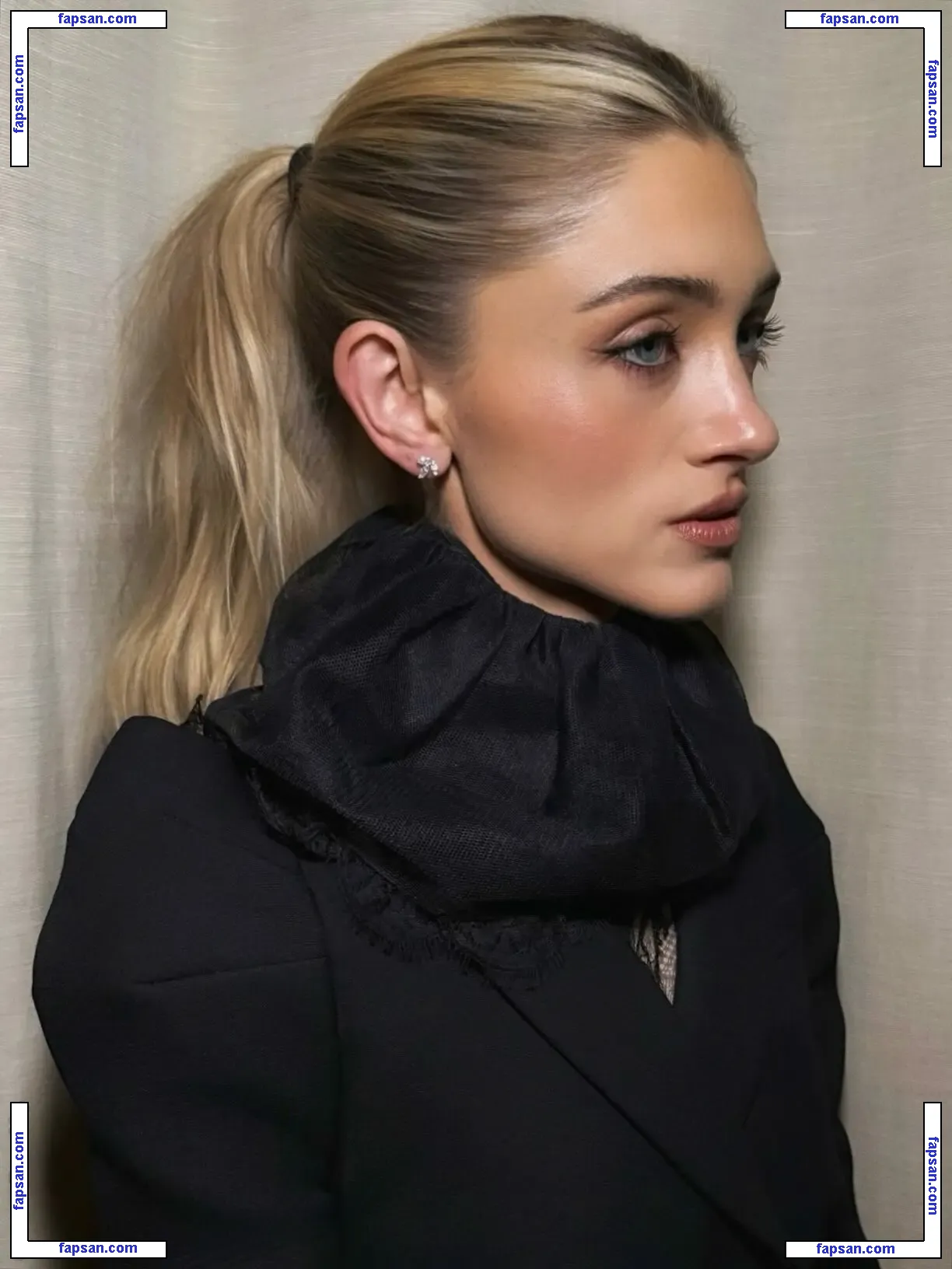 Natalia Dyer голая фото #0228 с Онлифанс