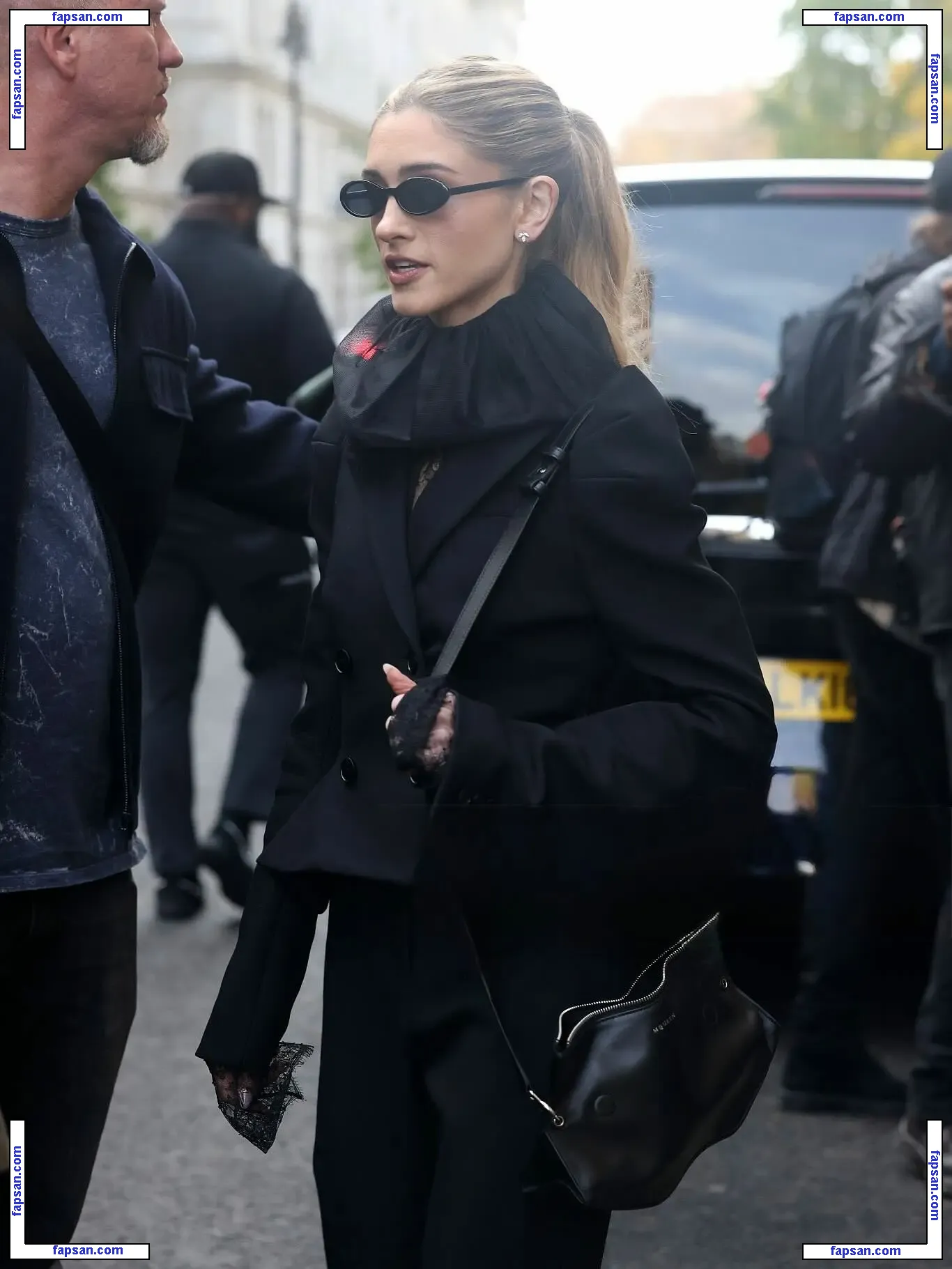 Natalia Dyer голая фото #0230 с Онлифанс