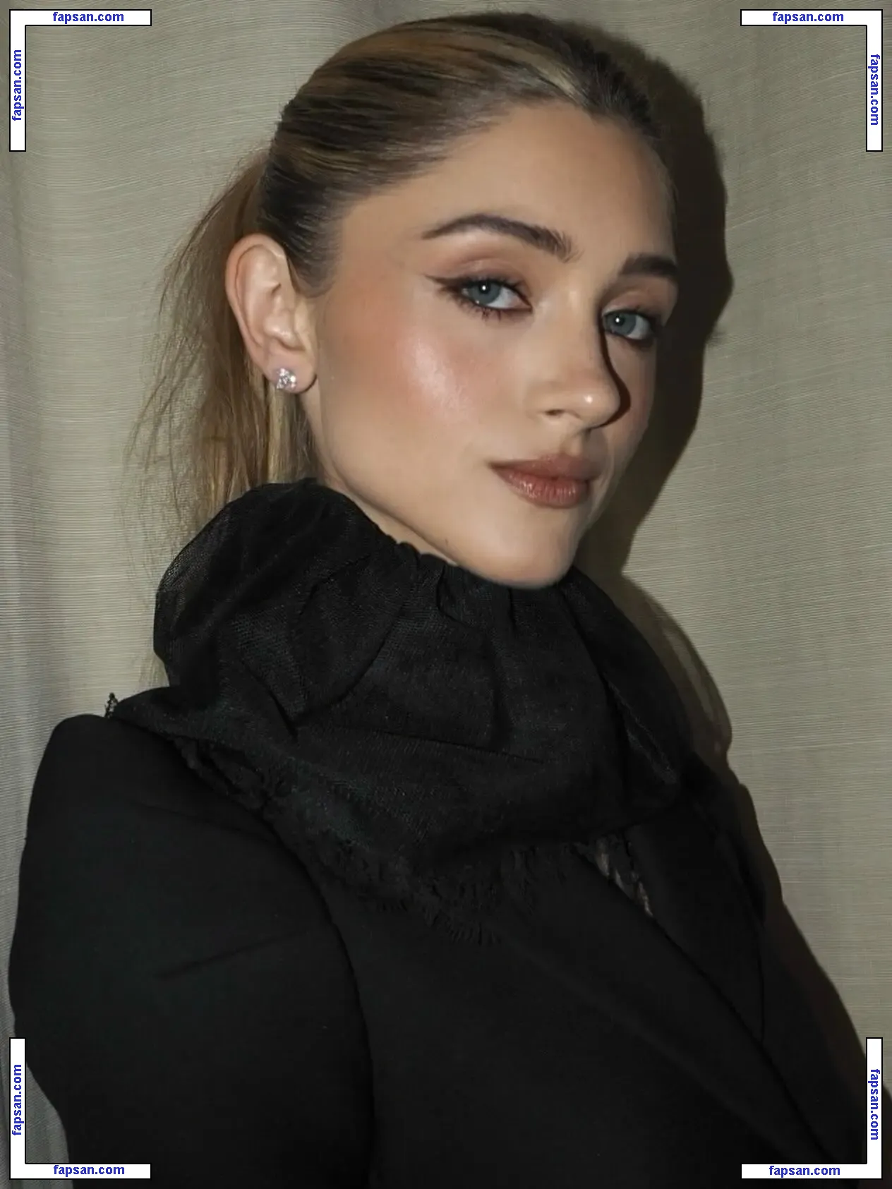 Natalia Dyer голая фото #0231 с Онлифанс