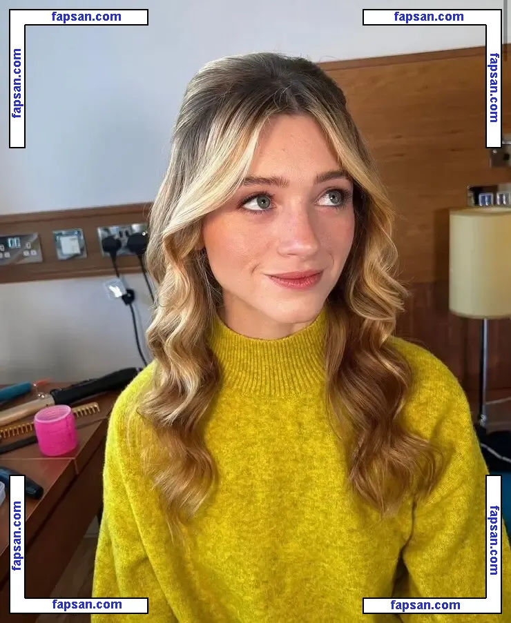 Natalia Dyer голая фото #0253 с Онлифанс