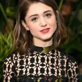 Natalia Dyer голая #0104