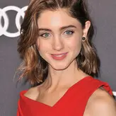 Natalia Dyer голая #0166