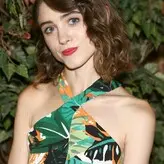 Natalia Dyer голая #0206