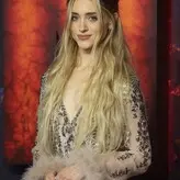 Natalia Dyer голая #0227