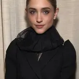 Natalia Dyer голая #0232