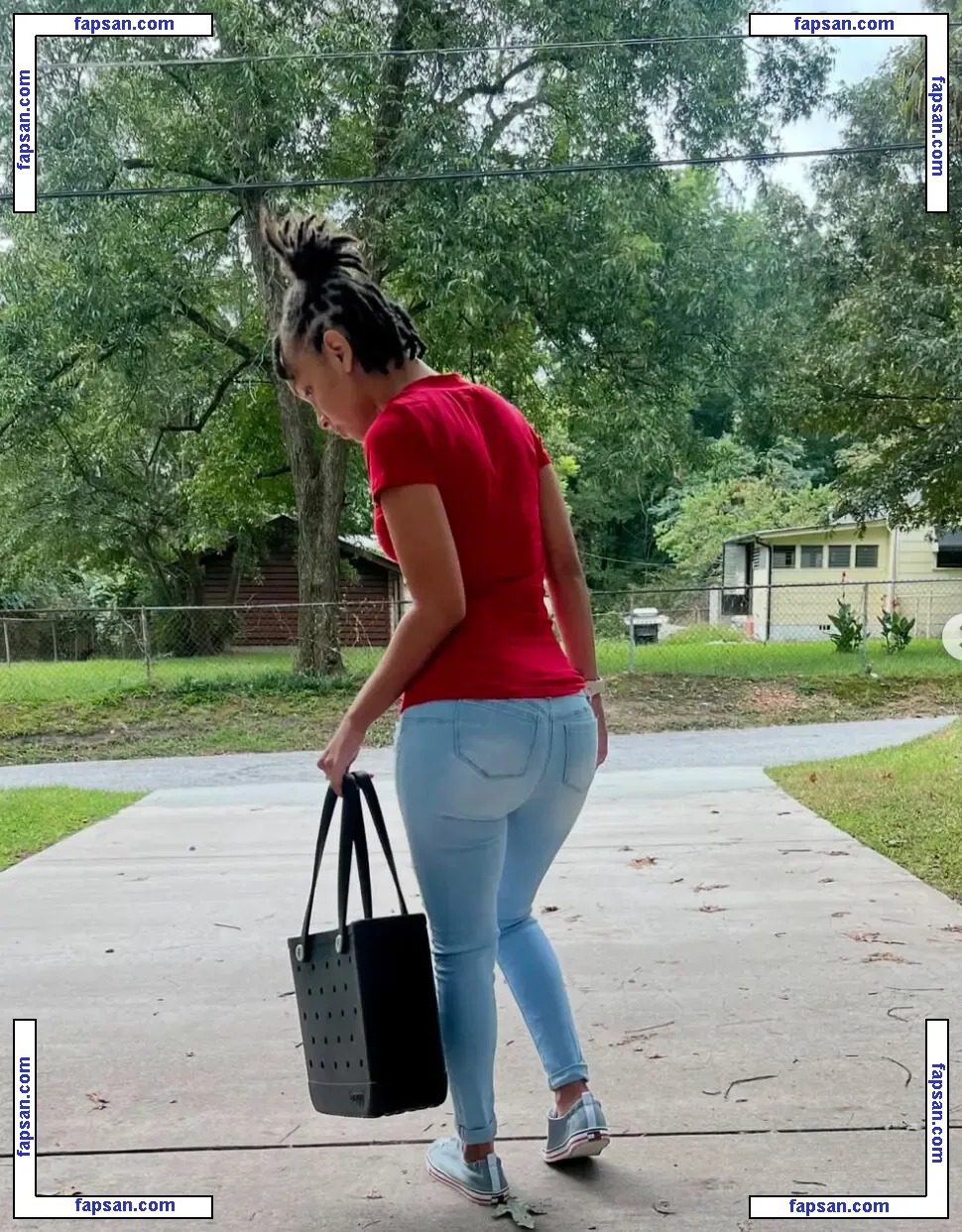 Nathifarukiyaa nude photo #0003 from OnlyFans