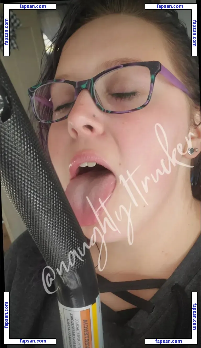 Naughty Trucker голая фото #0003 с Онлифанс