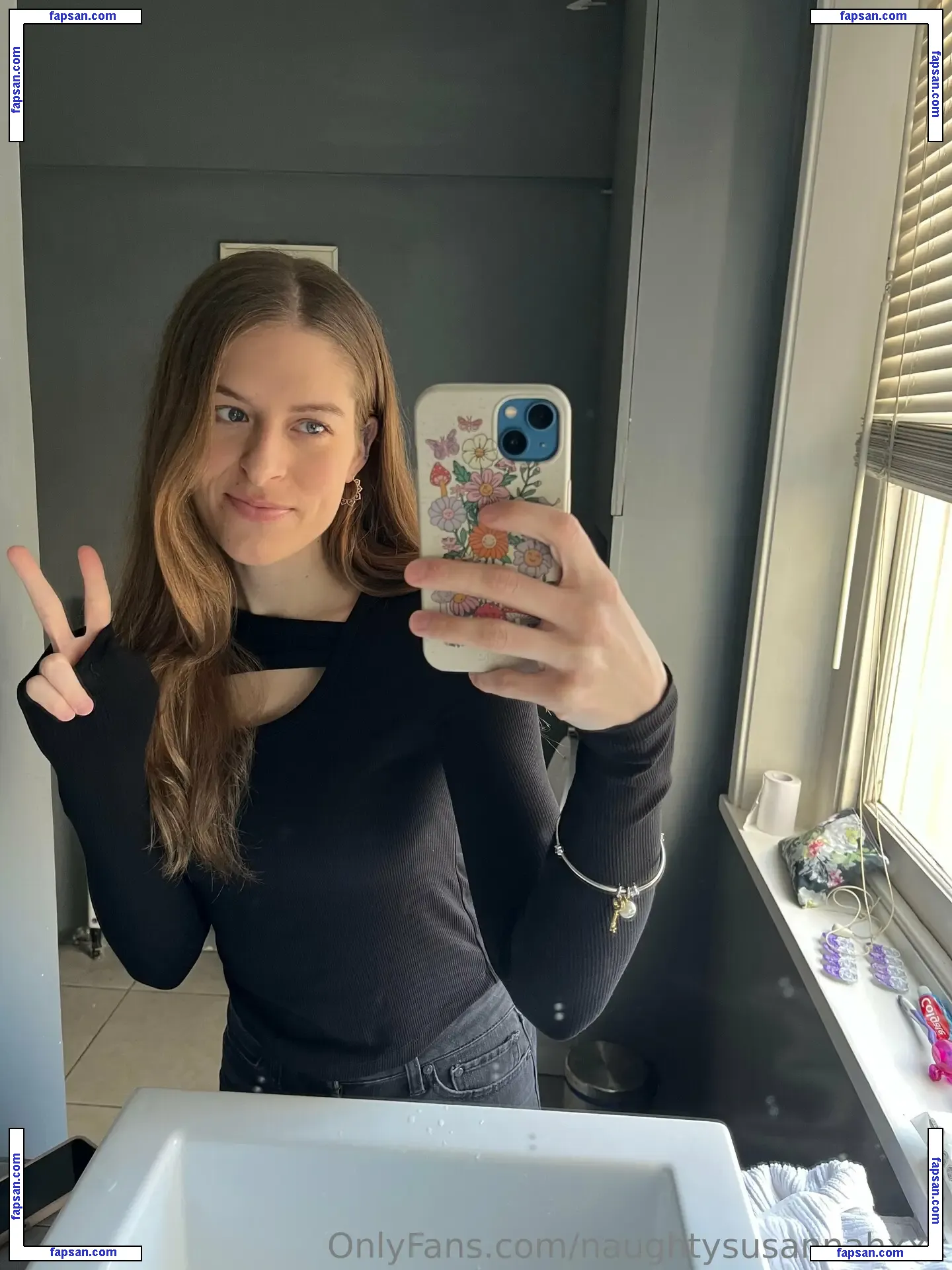 naughtysusannahxxx nude photo #0001 from OnlyFans