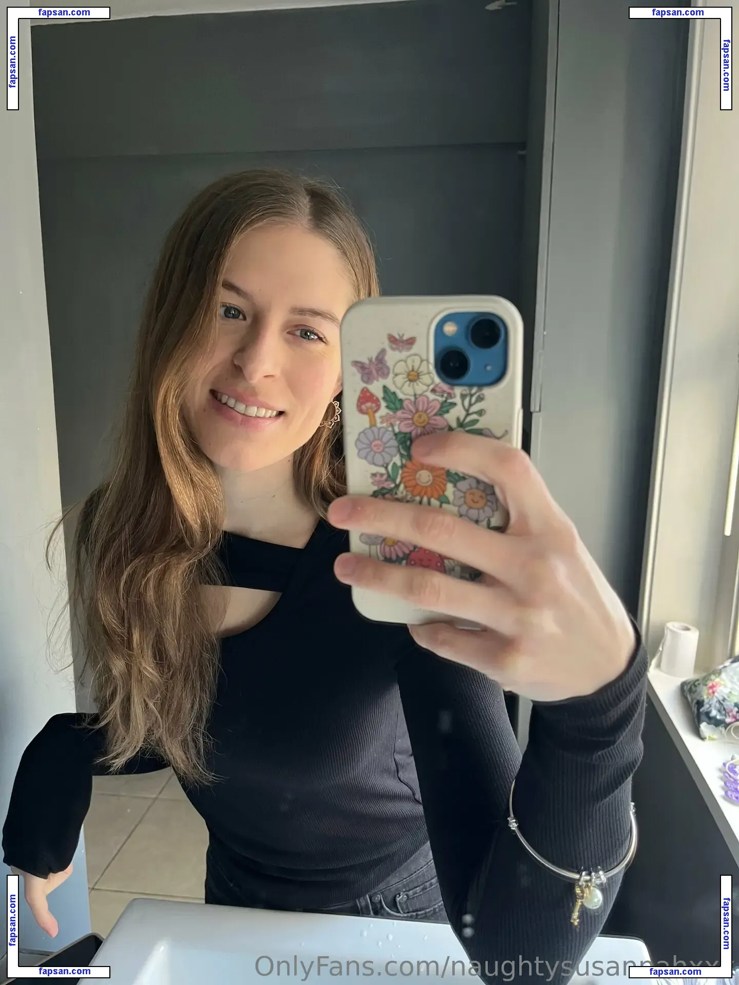 naughtysusannahxxx nude photo #0011 from OnlyFans