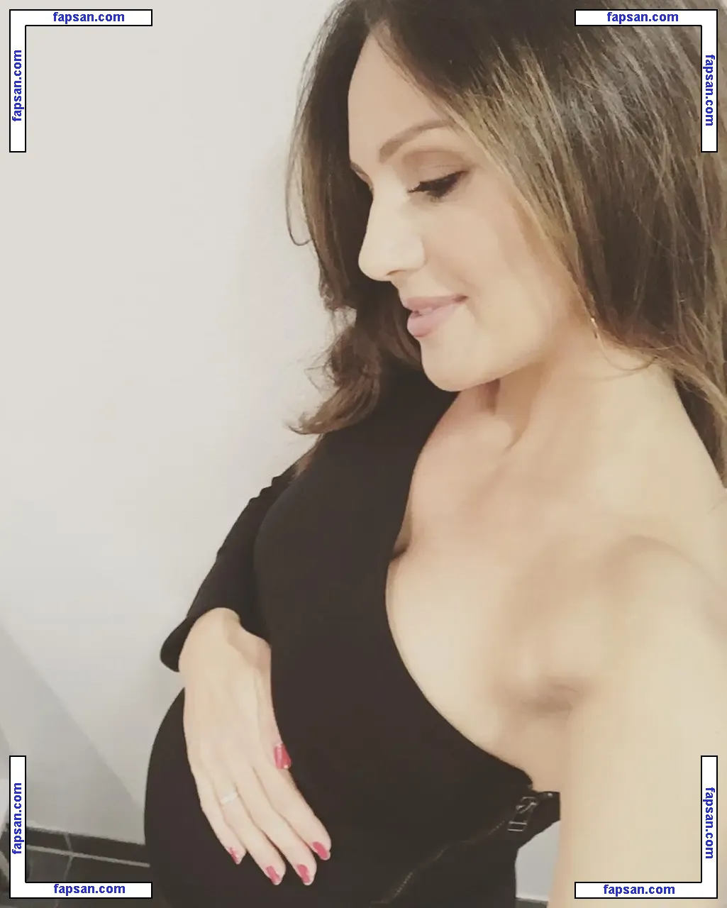 Nazan Eckes nude photo #0020 from OnlyFans