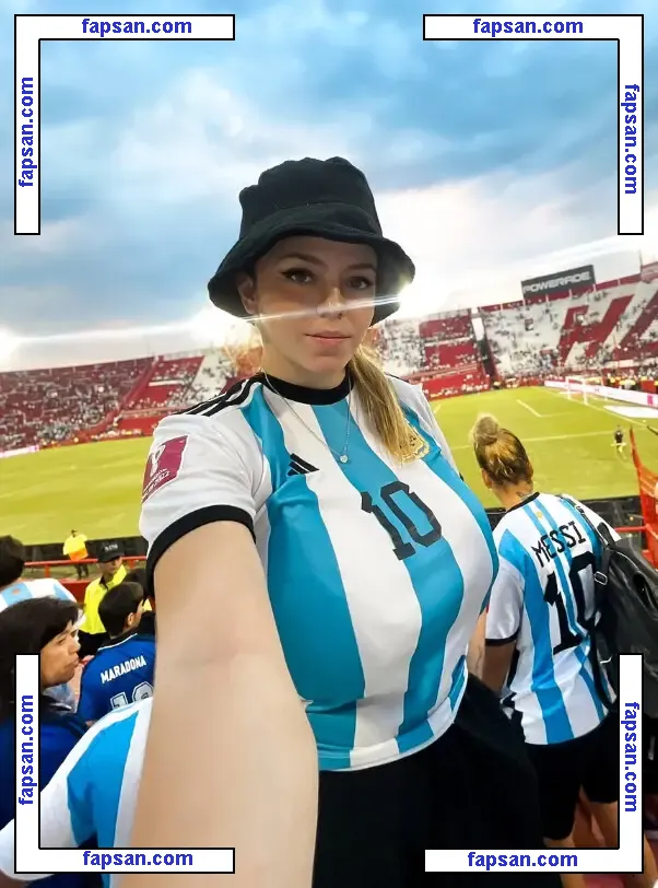 Nazarena Goetz nude photo #0003 from OnlyFans