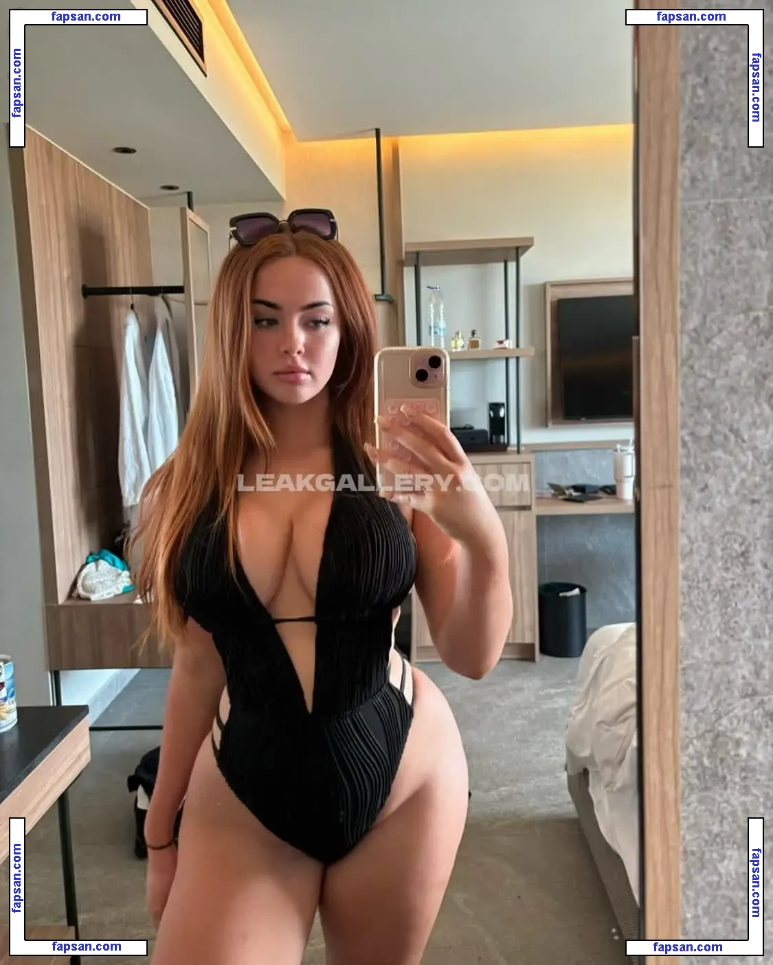 neavedarexxx nude photo #0008 from OnlyFans