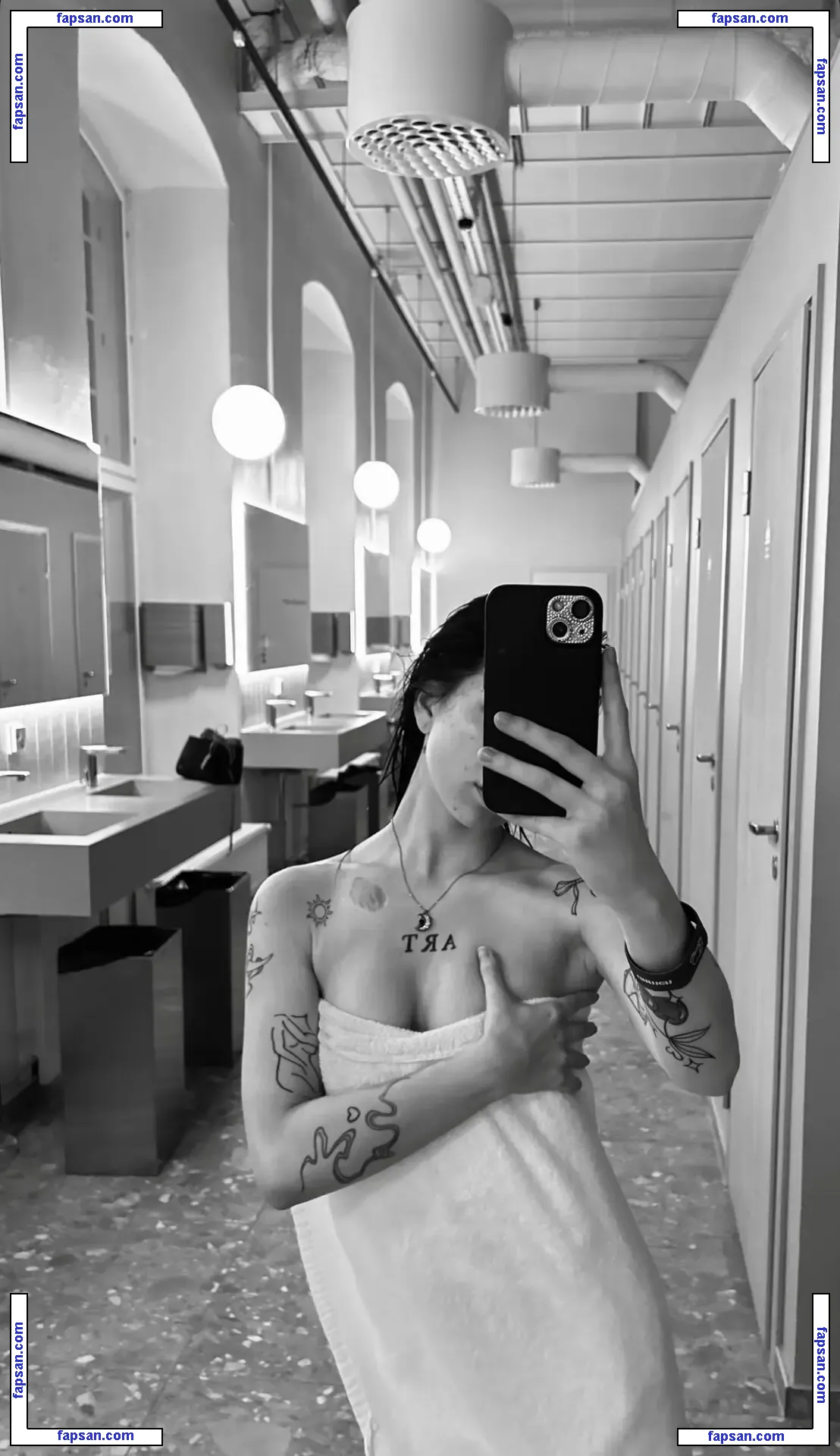 Neea Kuosmanen nude photo #0004 from OnlyFans