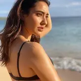 Neha Sharma голая #0024