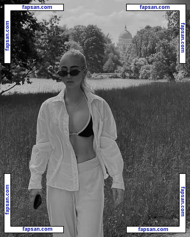 nelemariemertins nude photo #0007 from OnlyFans