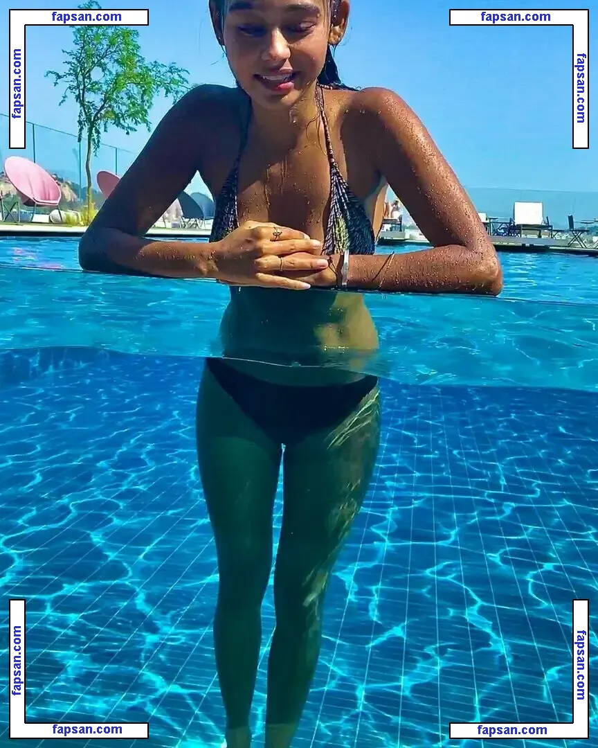 Nelufar Hedayat голая фото #0003 с Онлифанс