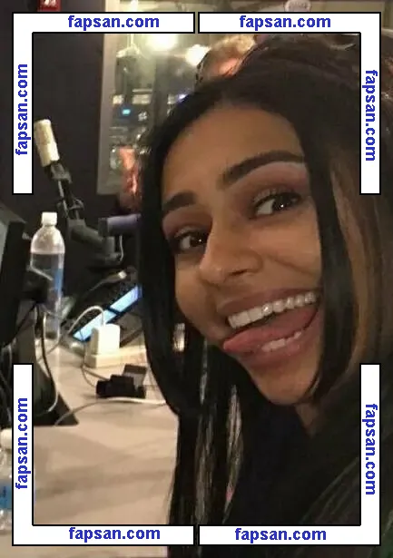 Nelufar Hedayat голая фото #0006 с Онлифанс