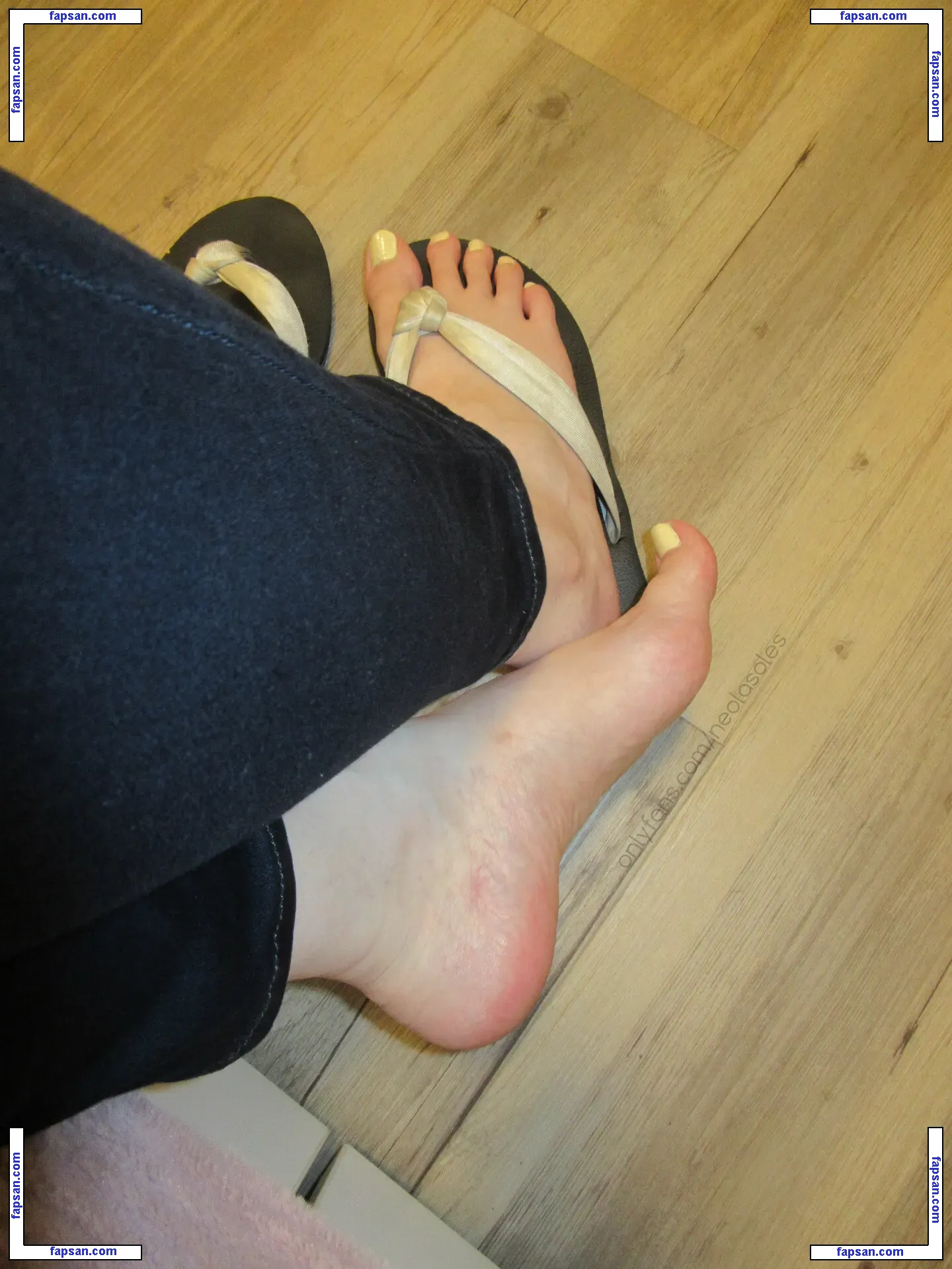 neolasoles голая фото #0037 с Онлифанс