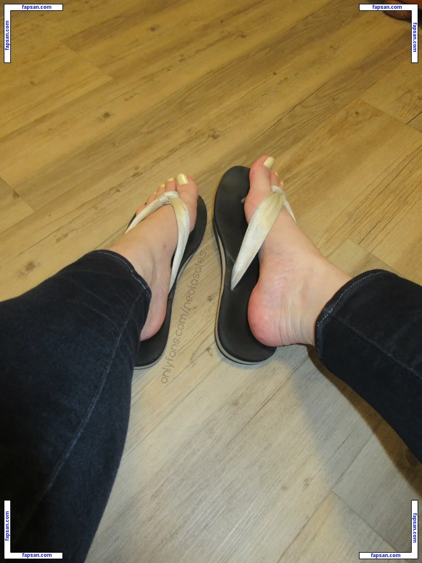 neolasoles голая фото #0038 с Онлифанс