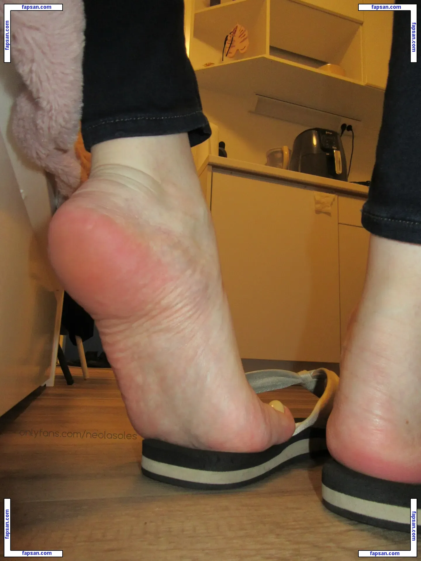 neolasoles голая фото #0040 с Онлифанс