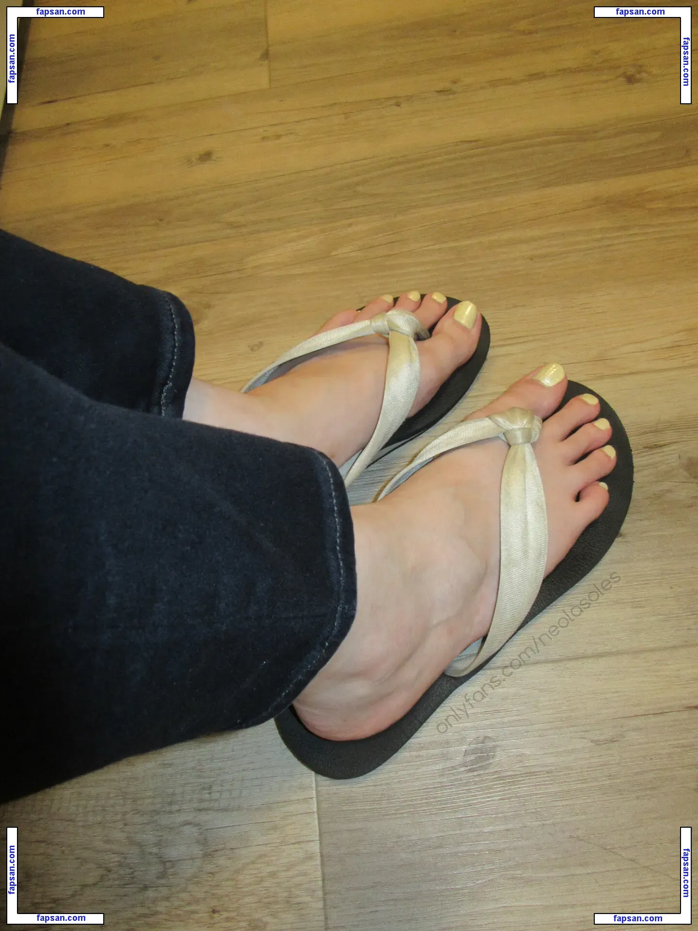 neolasoles голая фото #0044 с Онлифанс