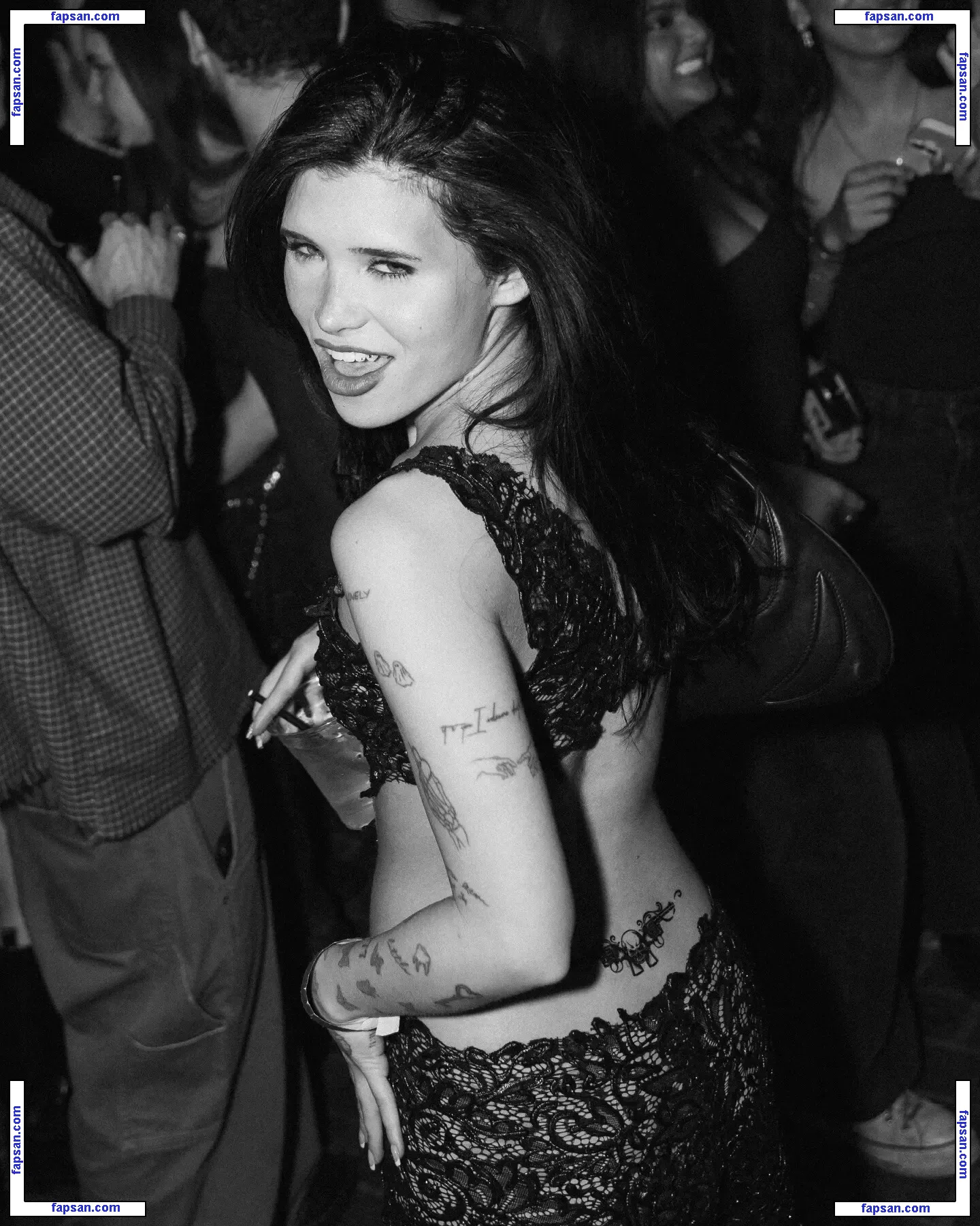 Nessa Barrett голая фото #0298 с Онлифанс