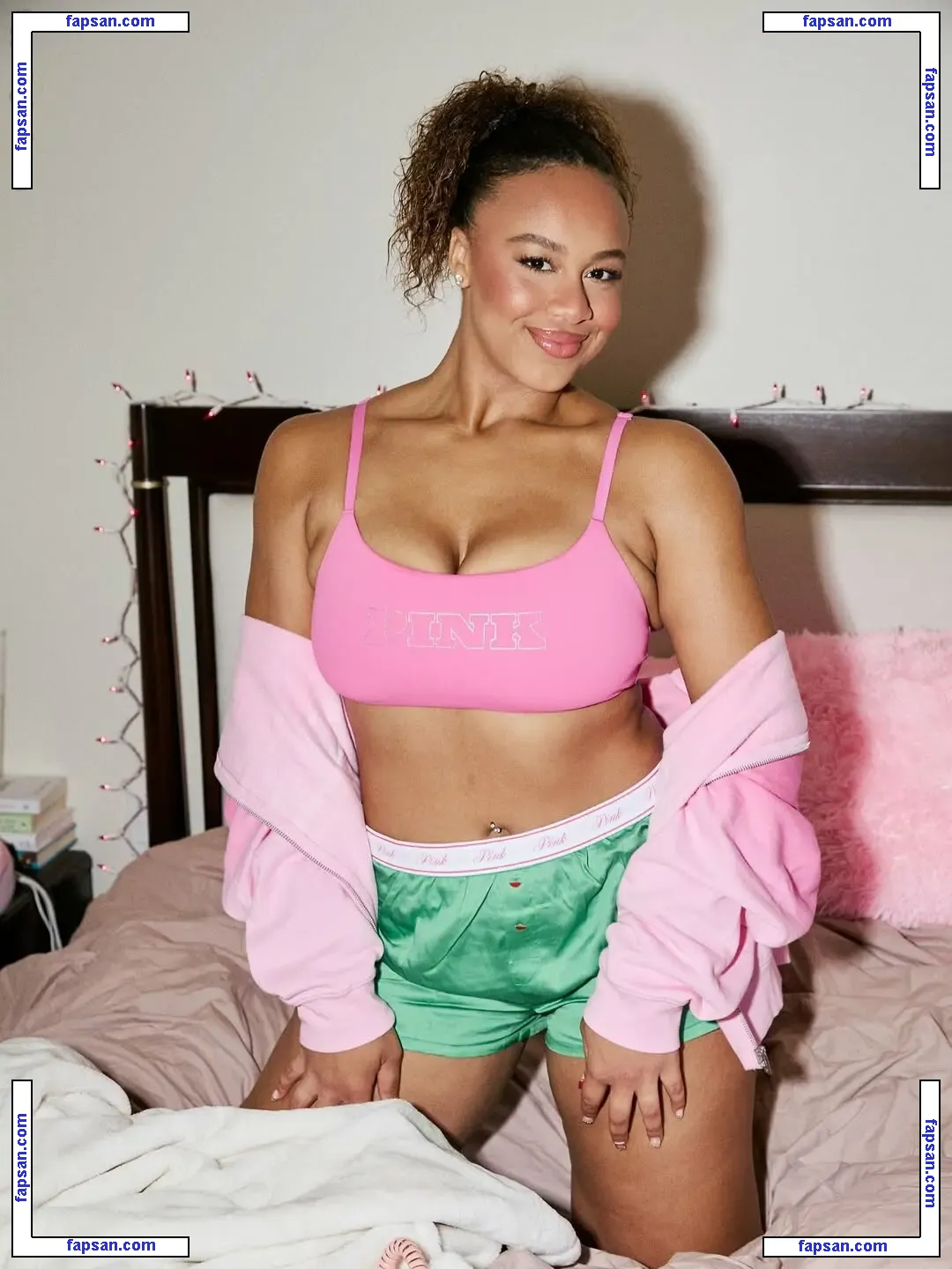 Nia Sioux nude photo #0078 from OnlyFans