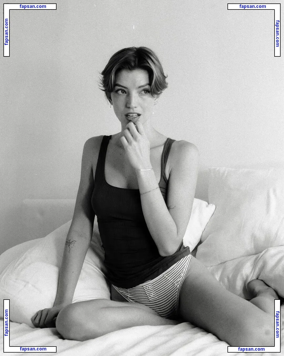 Niamh Adkins nude photo #0103 from OnlyFans