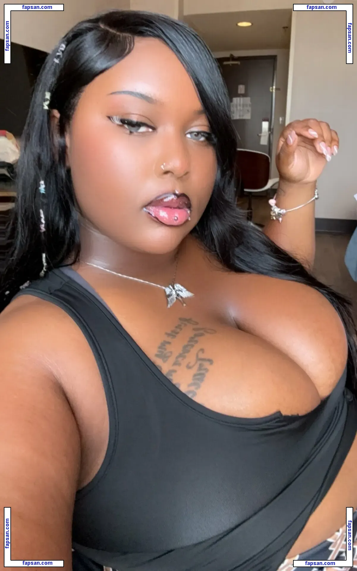 Nicki nude photo #0006 from OnlyFans