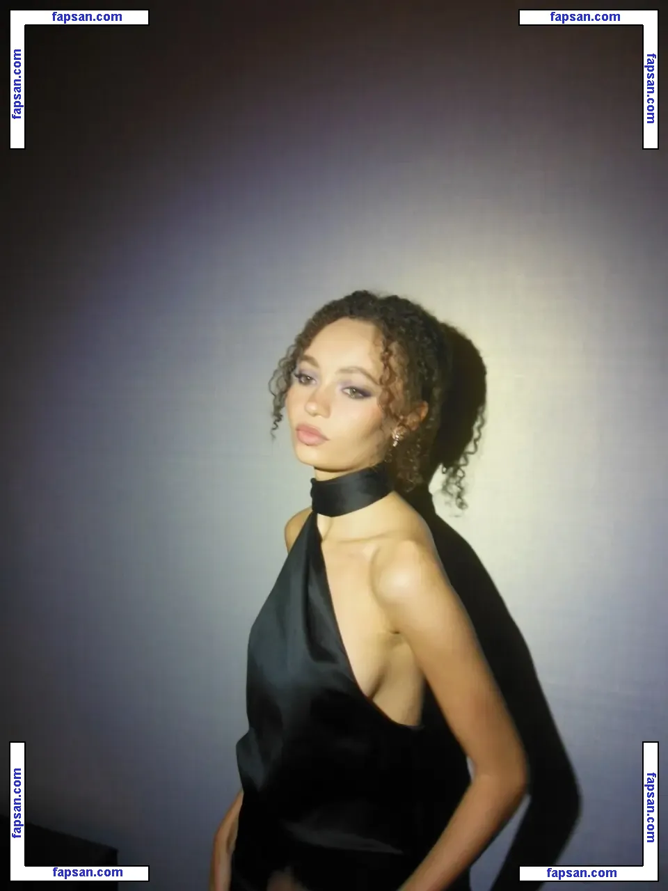 Nico Parker nude photo #0022 from OnlyFans