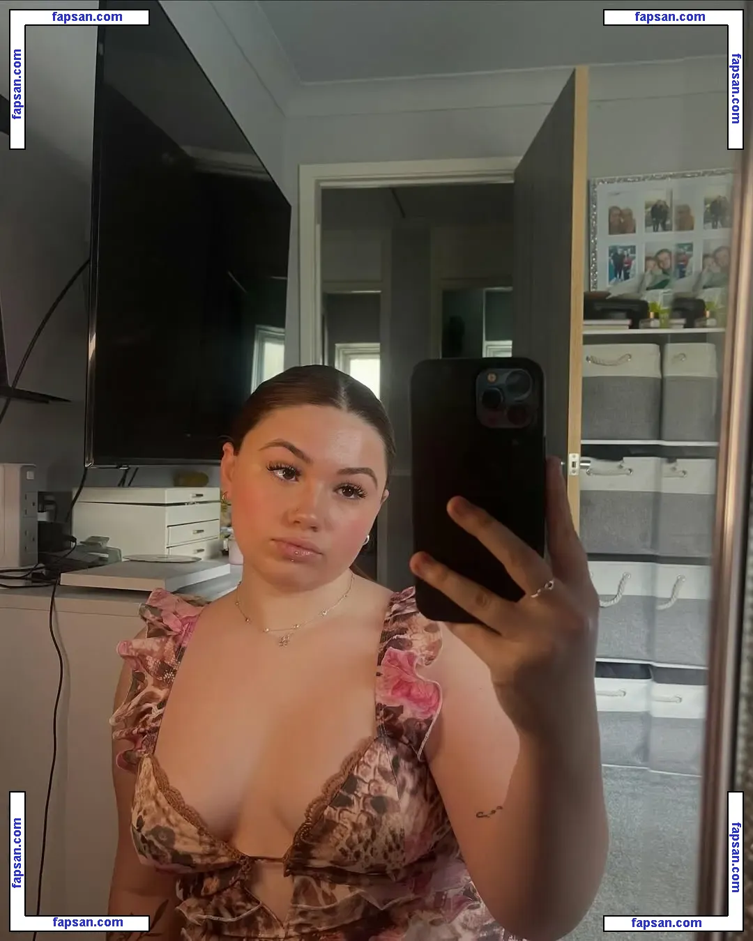 Nicole Dyer nude photo #0005 from OnlyFans