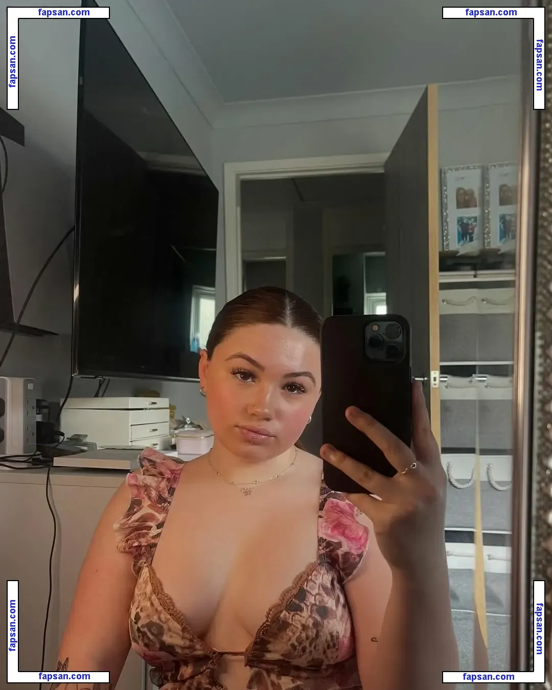 Nicole Dyer nude photo #0006 from OnlyFans