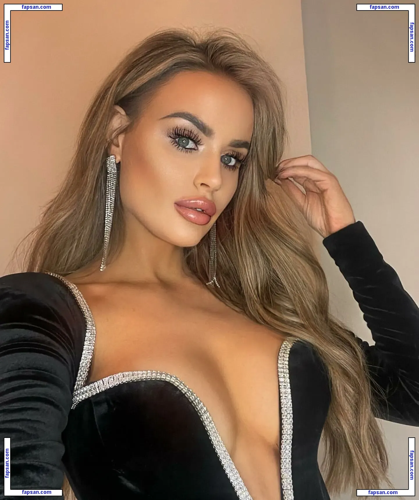 Nicole Farrell nude photo #0021 from OnlyFans