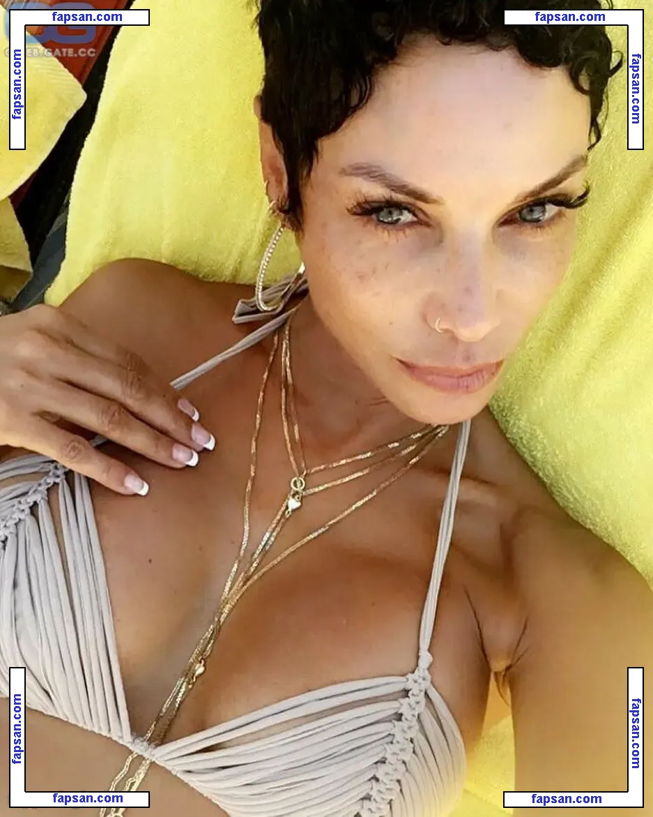 Nicole Mitchell голая фото #0002 с Онлифанс