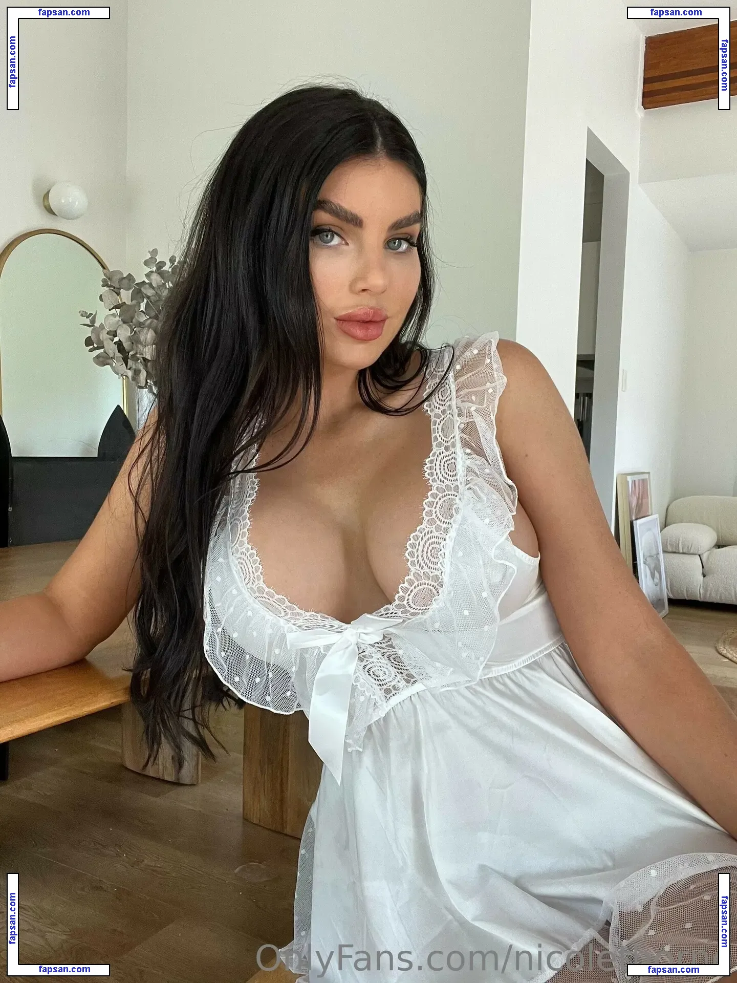 Nicole Thorne nude photo #0553 from OnlyFans