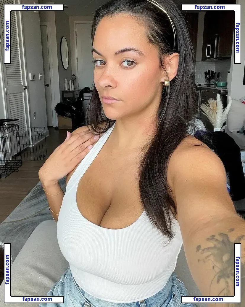 Nicolealexisxo nude photo #0007 from OnlyFans