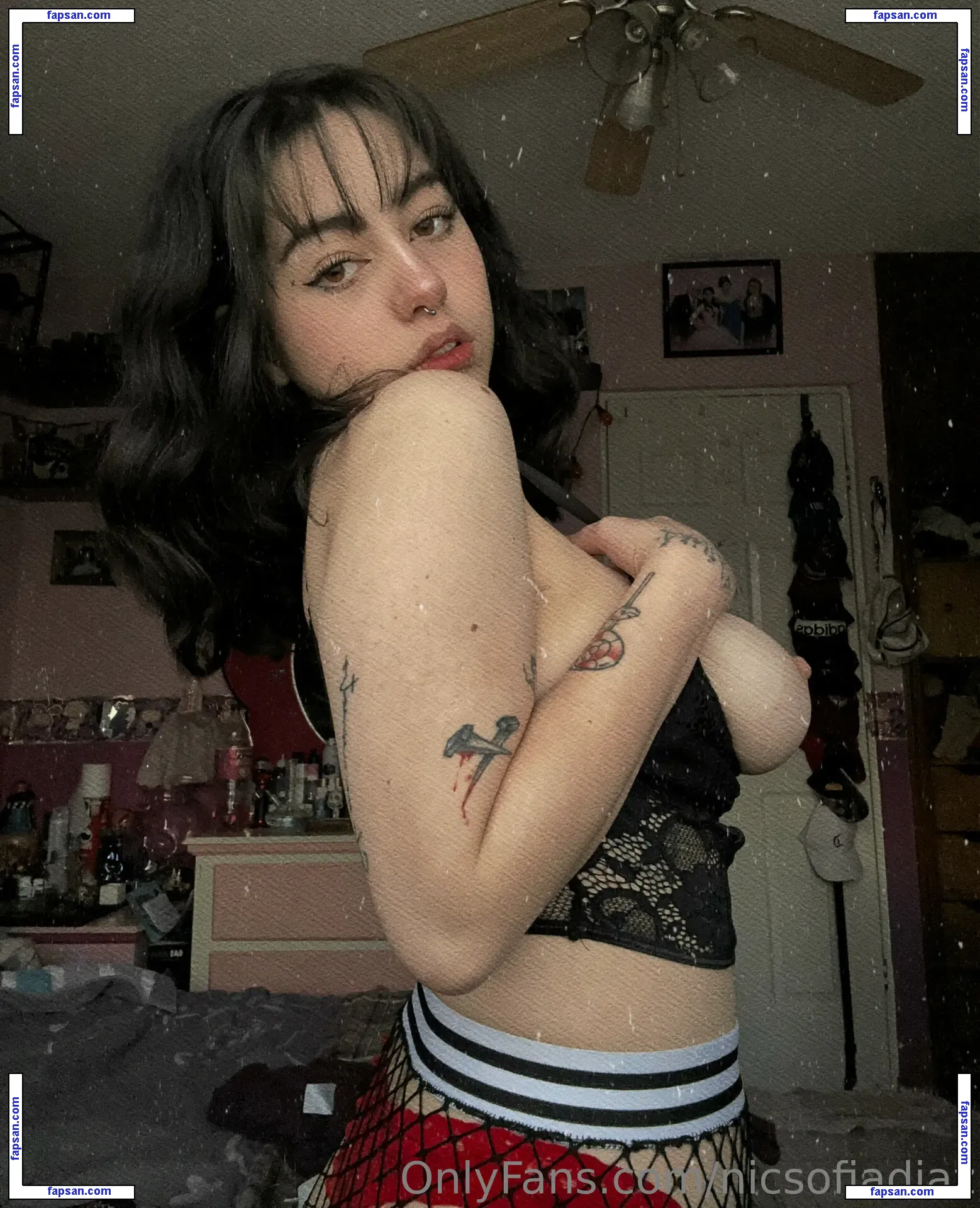 Nicsofiadiaz nude photo #0111 from OnlyFans