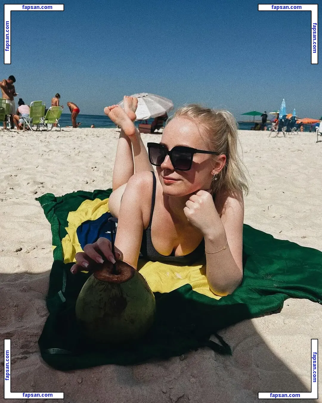 Nienke Helthuis nude photo #0021 from OnlyFans