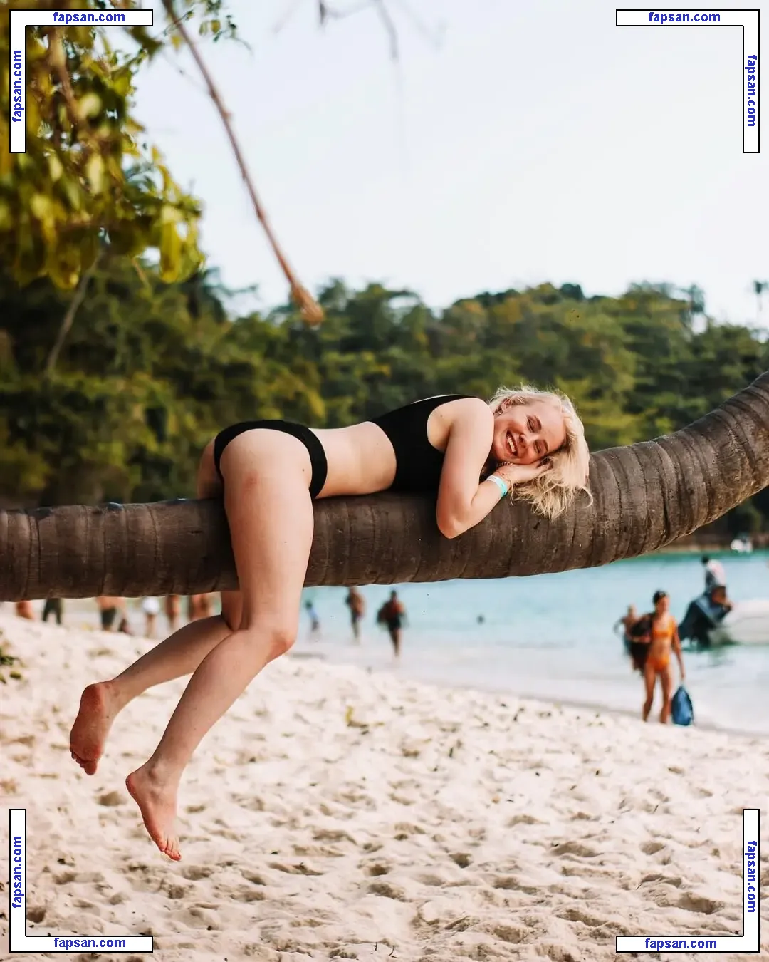 Nienke Helthuis nude photo #0025 from OnlyFans